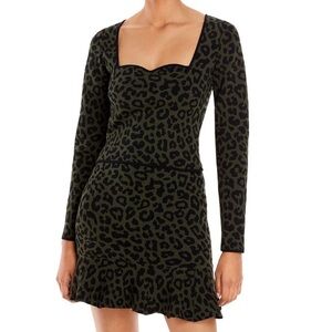 NWOT Green Leopard Print Long Sleeve Top Sweetheart Neck